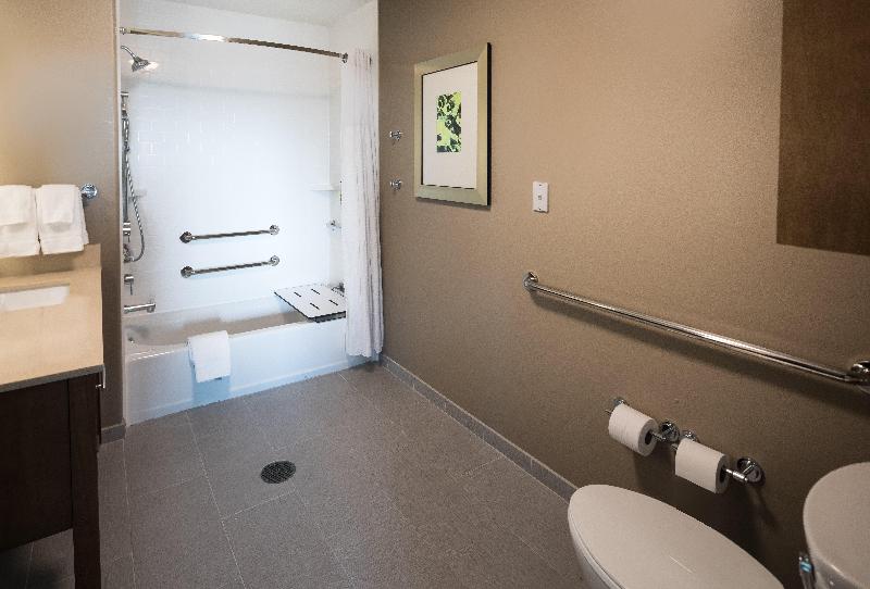 Люкс Адаптированный для Инвалидов, Staybridge Suites   Lake Jackson, An Ihg