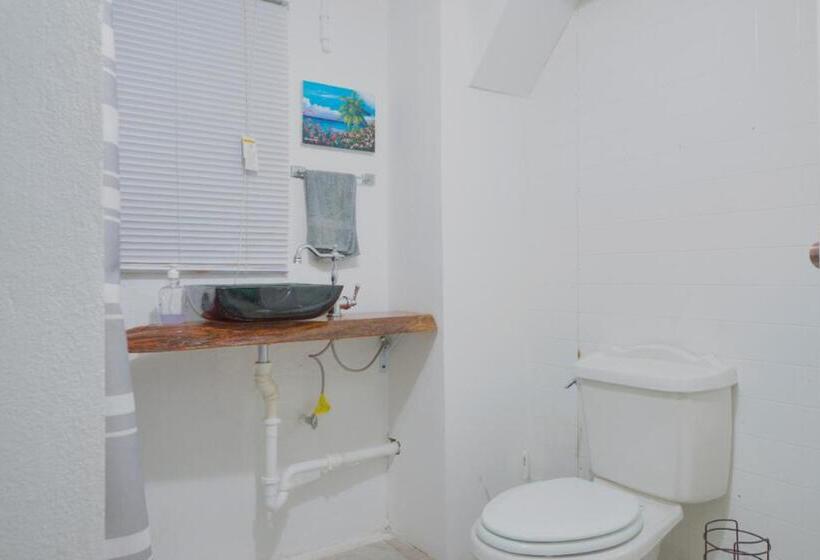 اتاق لوکس, Hillcrest