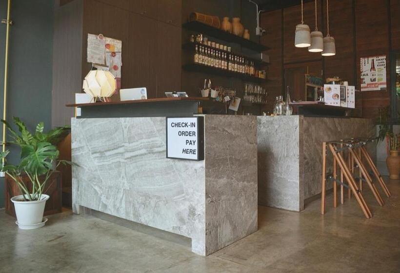 共用房间的床, Whereder Poshtel