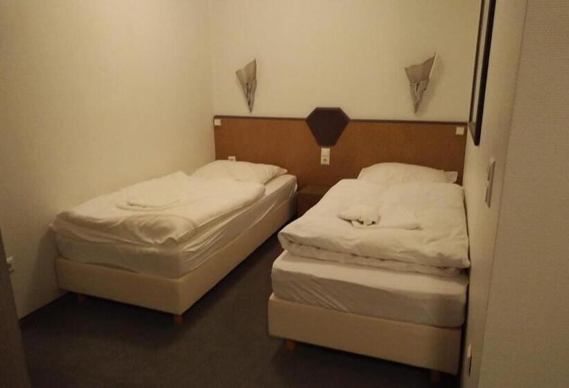 سوییت جونیور, Atelier Guesthouse