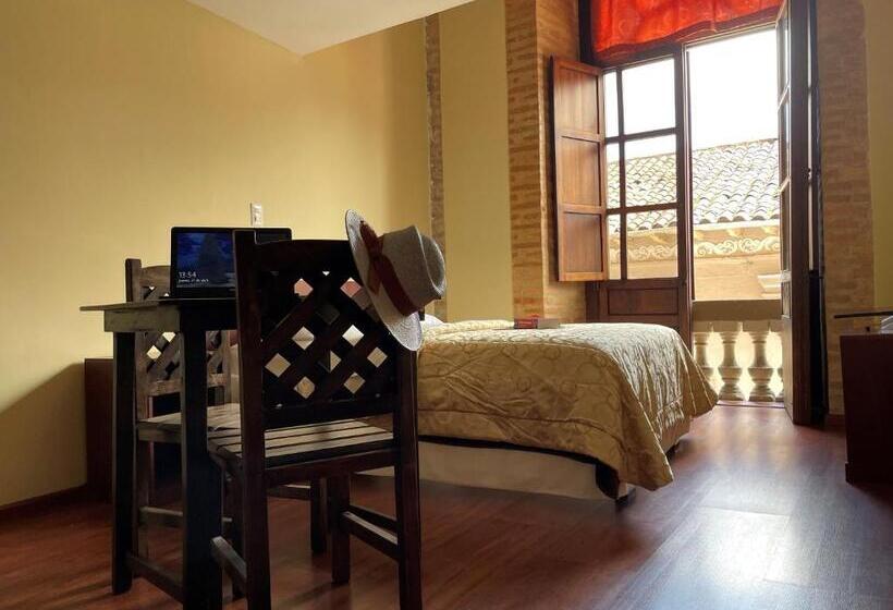 Номер Стандарт с Балконом, Floré Hotel Boutique Cuenca
