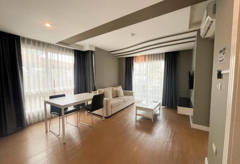 سوییت با چشم‌انداز استخر, Wisdom Hotel & Residence