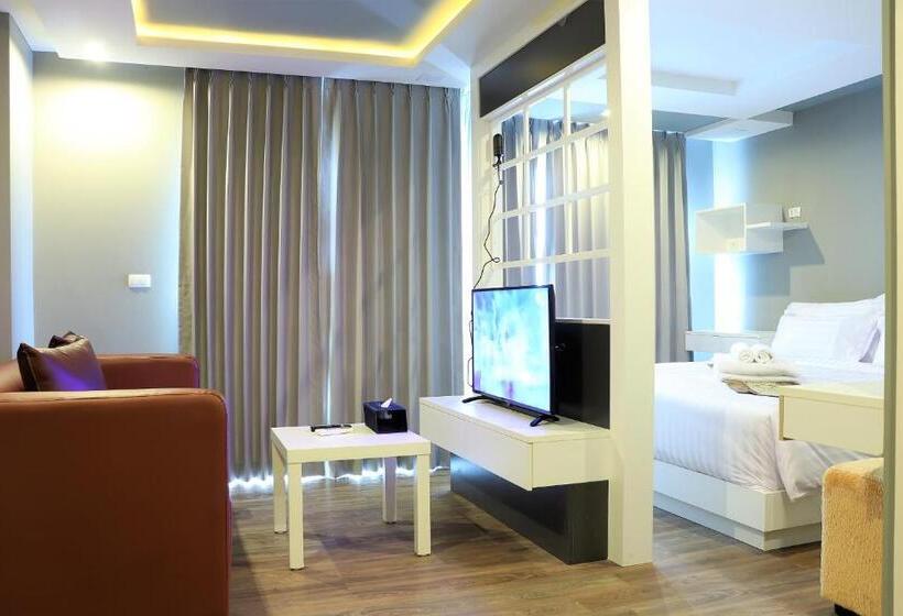 풀장 전망 디럭스 룸, Wisdom Hotel & Residence