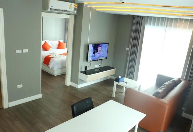 سوئیت پریمیوم با چشم‌انداز استخر, Wisdom Hotel & Residence