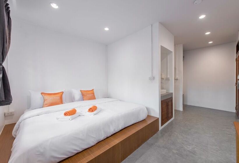 اتاق استاندارد, Tiny Taladnoi Hostel