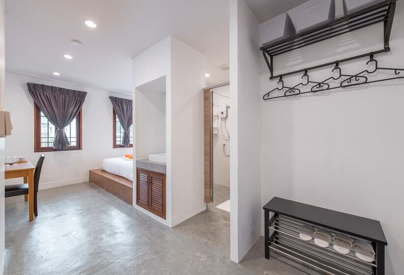 اتاق استاندارد, Tiny Taladnoi Hostel