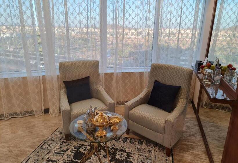 سوئیت پرزیدنت, Holiday Villa Hail