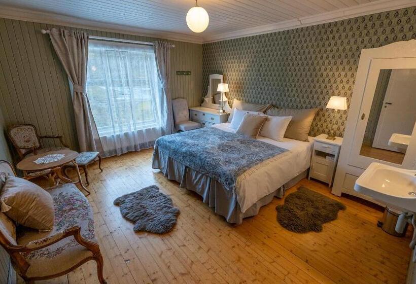 Номер Стандарт Вид на Озеро, Bygdin Høyfjellshotell