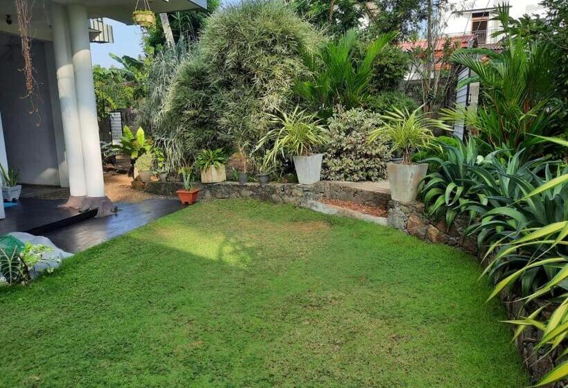 اتاق اکونومی, Sun & Moon Good View Villa