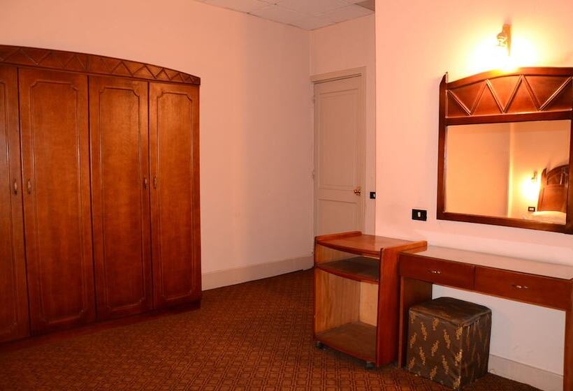 اتاق استاندارد چهار تخته, Louris Inn