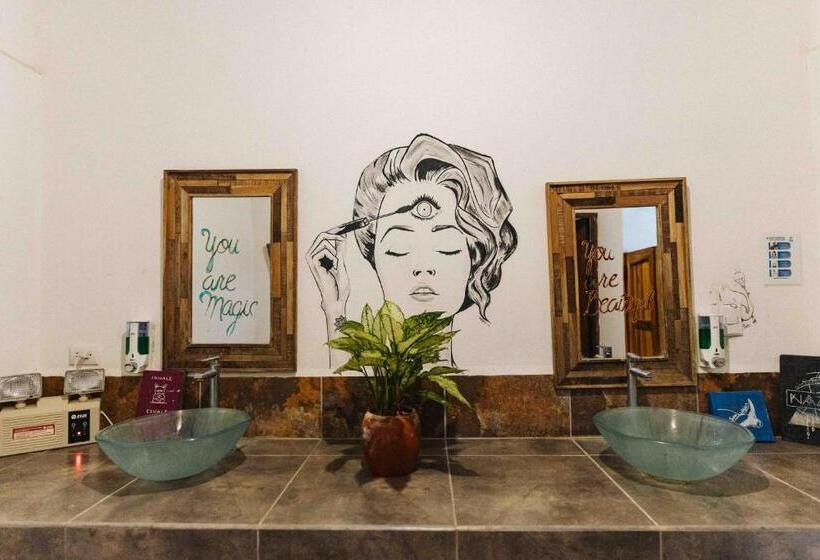 Трехместный Номер Стандарт Совместная Ванная, Zeneidas Surf Garden