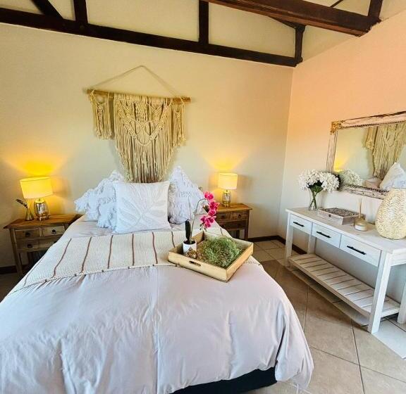 Номер Стандарт Вид на Бассейн, Bliss In The Bay Guesthouse