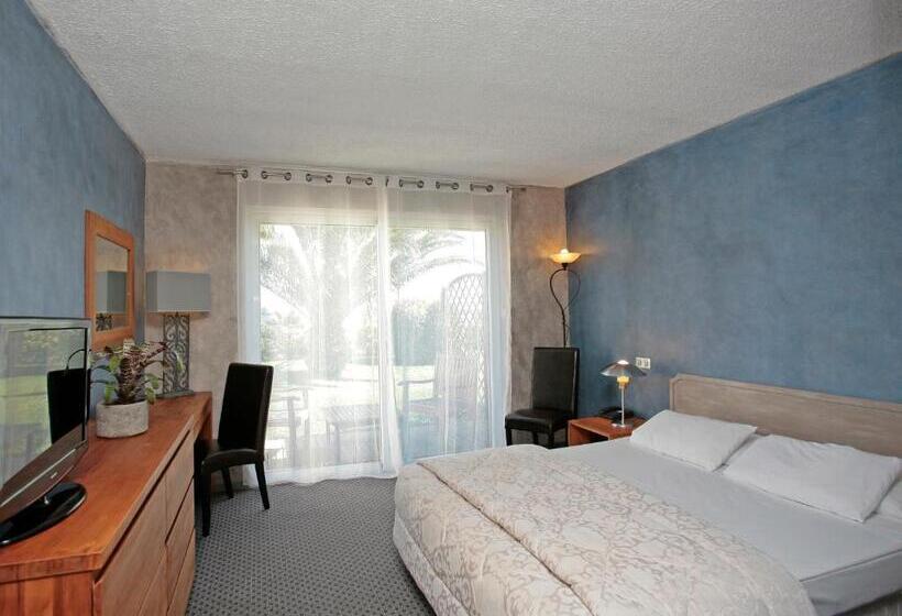 اتاق سوپریور با چشم‌انداز دریا, Hôtel Pineto