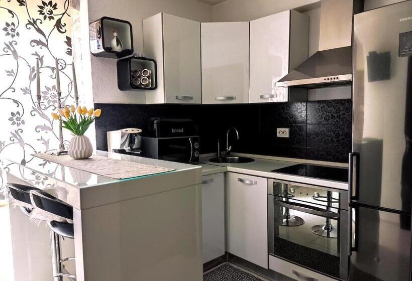 סטודיו סטנדרט עם מרפסת, Guest House Klaudija