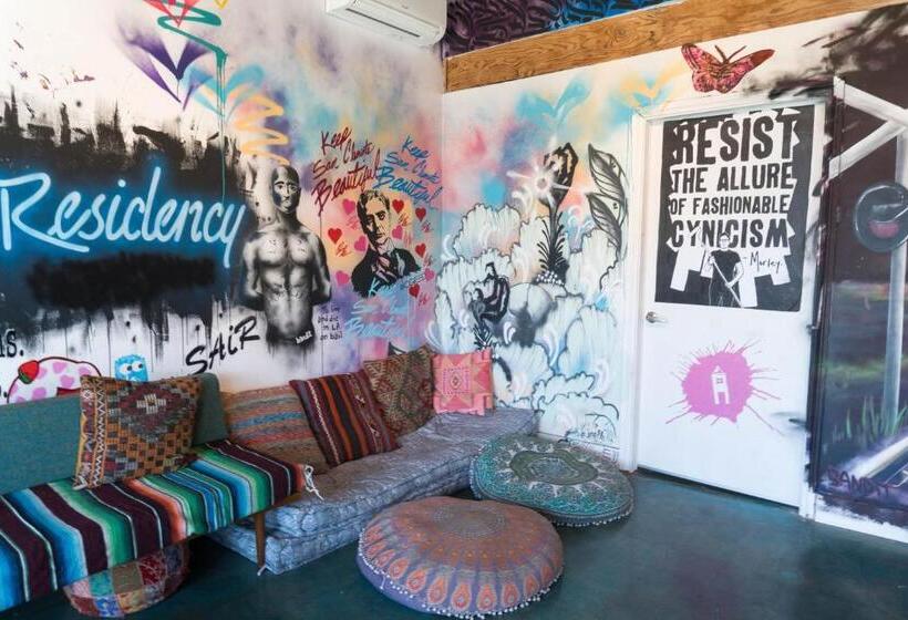 스위트, House Of Trestles   Hostel