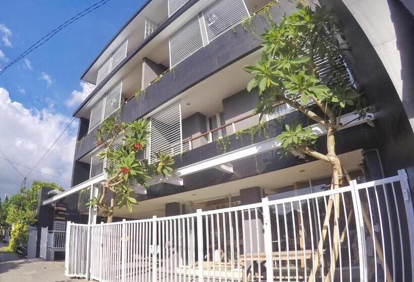 标准工作室带阳台, Pondok Nyaman 15