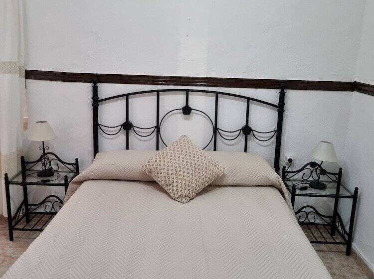 اتاق استاندارد سه نفره, Pension Javier