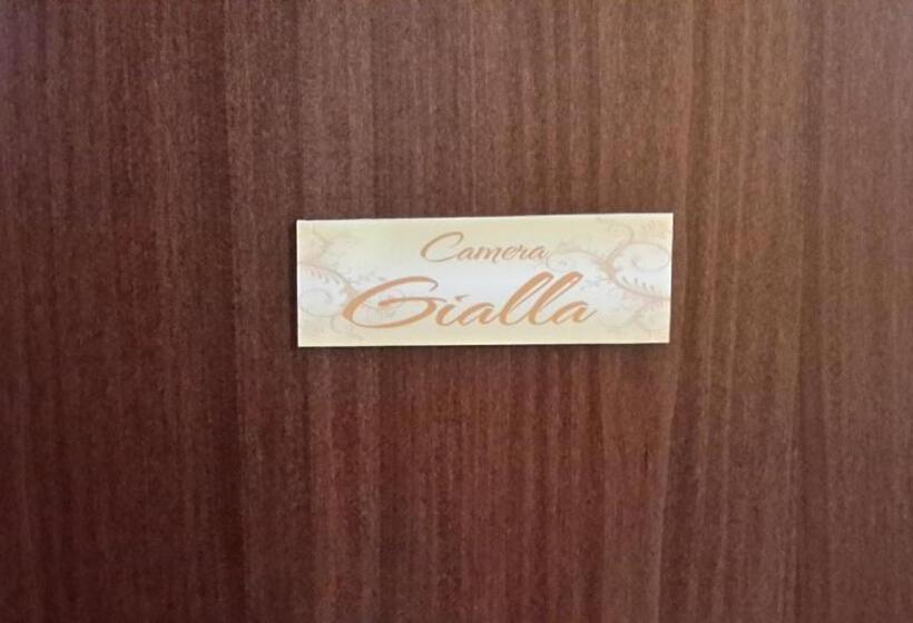 Номер Комфорт, Case Saniela