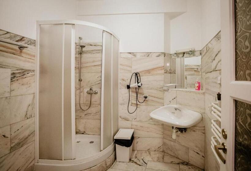 Номер Стандарт Трехместный, Green Wood Apartament Stara Ochota