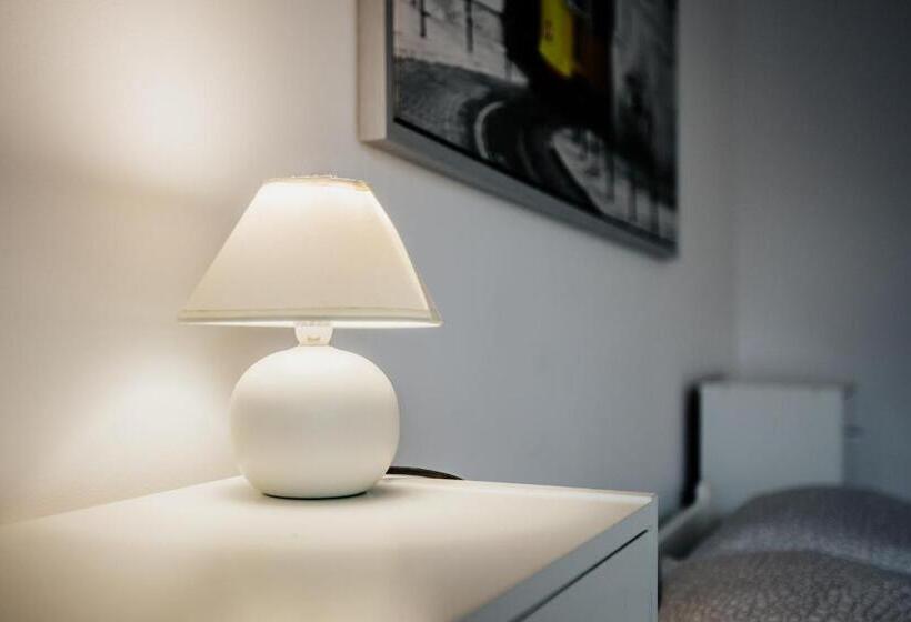 Номер Стандарт с Балконом, Green Wood Apartament Stara Ochota