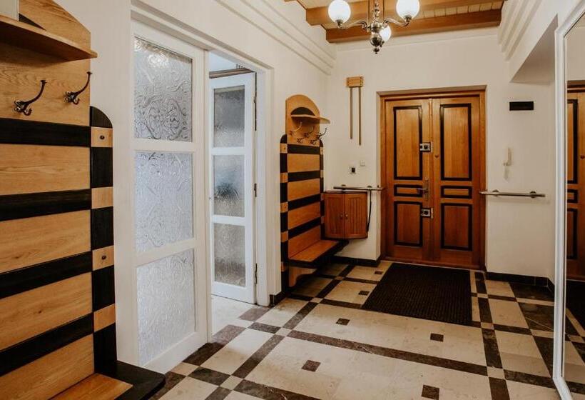 Номер Стандарт с Балконом, Green Wood Apartament Stara Ochota
