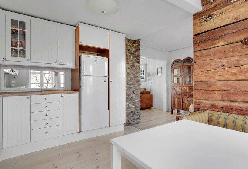 Семейные Апартаменты, To Sostre Guesthouse