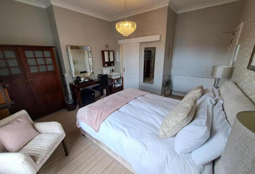 اتاق سوپریور با تخت بزرگ, The Ambassador Townhouse