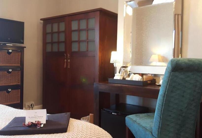 اتاق سوپریور با تخت بزرگ, The Ambassador Townhouse
