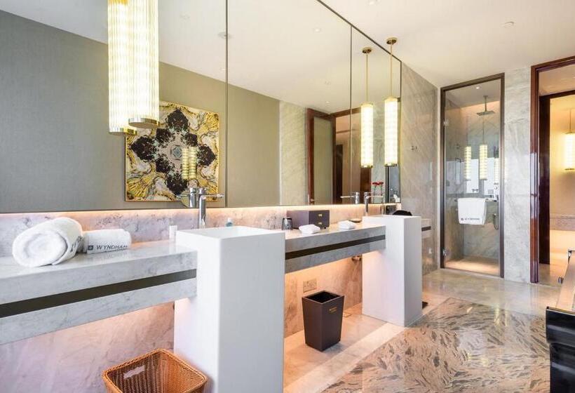 Номер Executive Кровать Кинг, Wyndham Grand Suzhou Fenhu