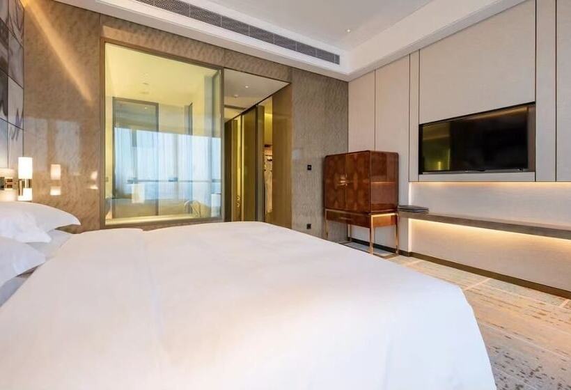 Номер Superior, Wyndham Grand Suzhou Fenhu