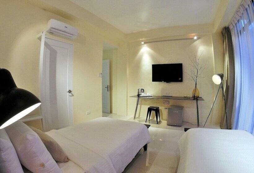 Номер Стандарт с Балконом, Luxx Boutique Boracay