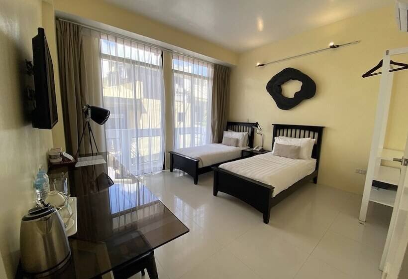 Номер Стандарт с Балконом, Luxx Boutique Boracay