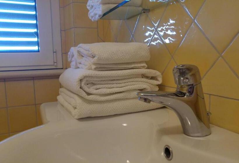 Семейный Номер, Vistazzurra B&b