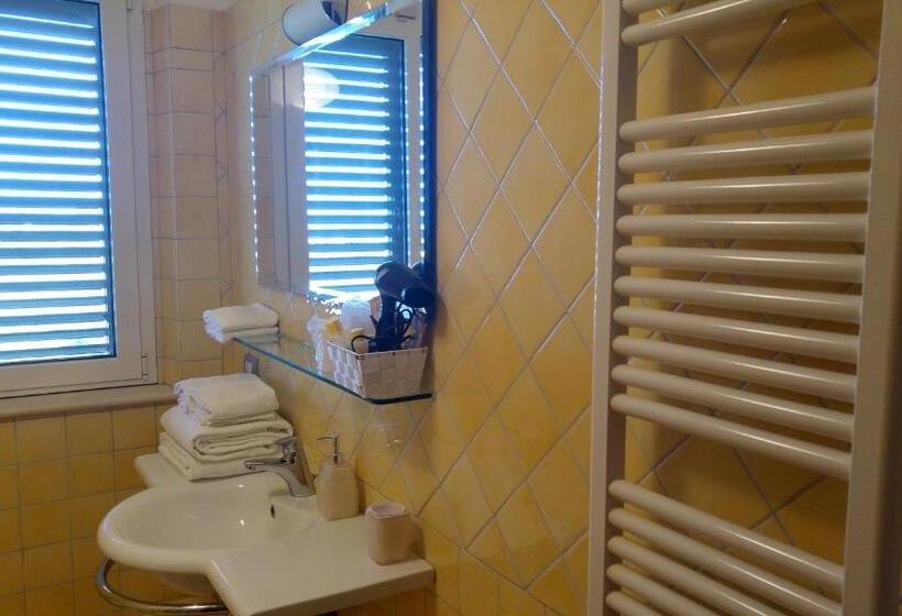 Семейный Номер, Vistazzurra B&b