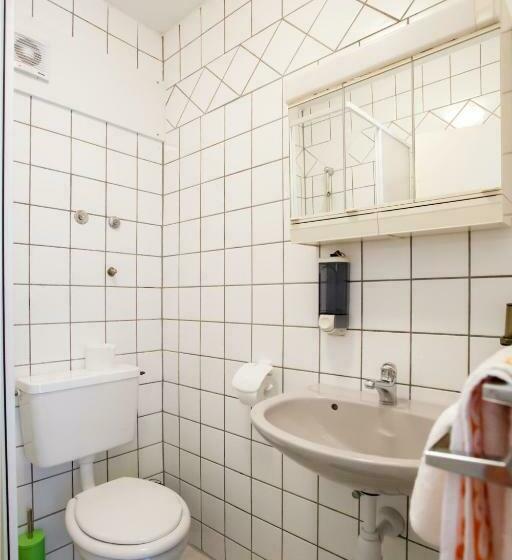 Студио Стандарт с Балконом, Friendly People's Guest House