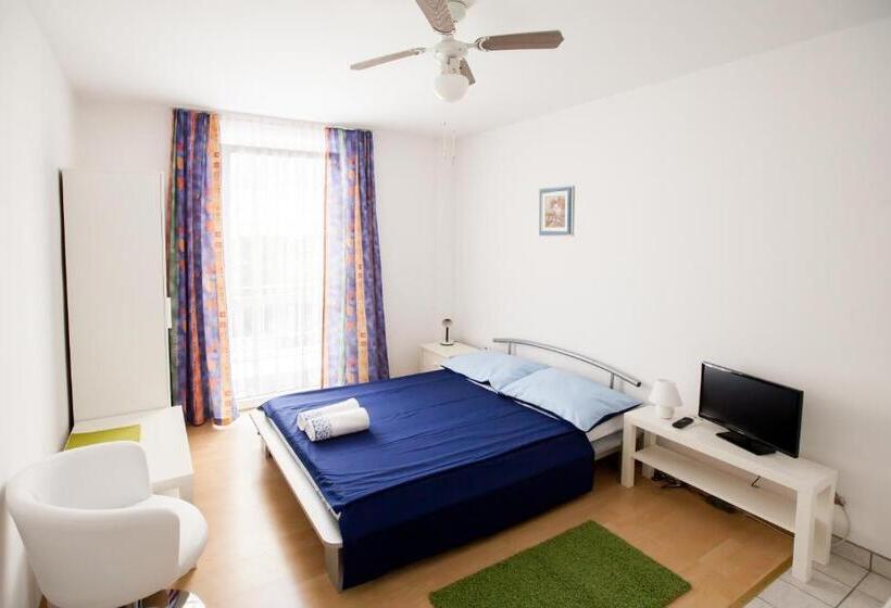 Студио Стандарт Вид на Сад, Friendly People's Guest House