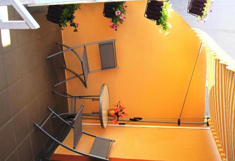 Студио Стандарт Вид на Сад, Friendly People's Guest House