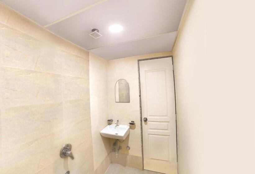 Трехместный Номер Deluxe, Grandeur Near Mumbai International Airport