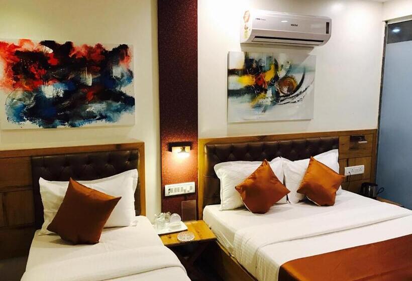Трехместный Номер Deluxe, Grandeur Near Mumbai International Airport