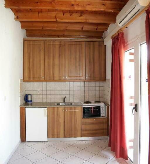 스탠다드 스튜디오, Oula Maisonettes