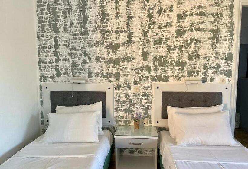 스탠다드 스튜디오, Oula Maisonettes