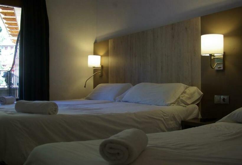 Номер Стандарт Трехместный, Hostal La Cabanya