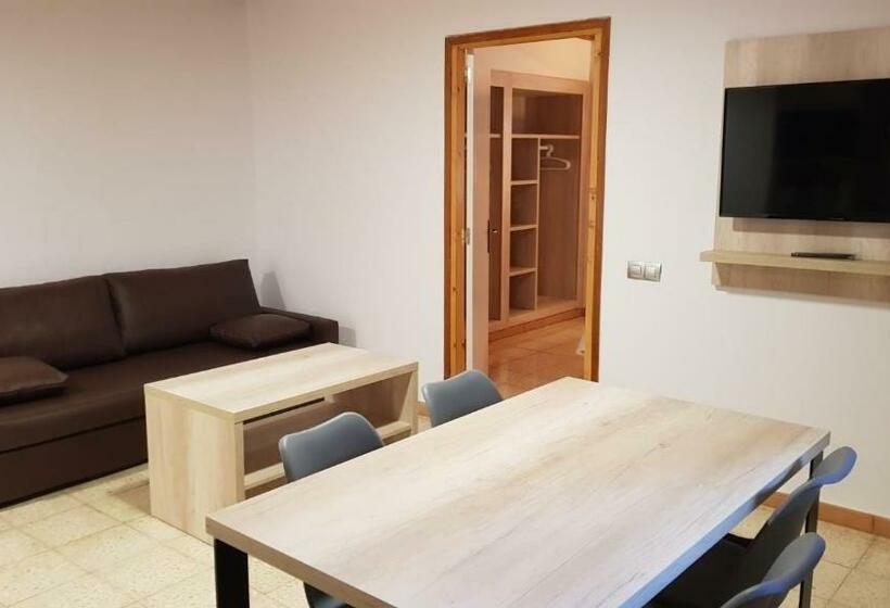 Студия Стандарт, Hostal La Cabanya