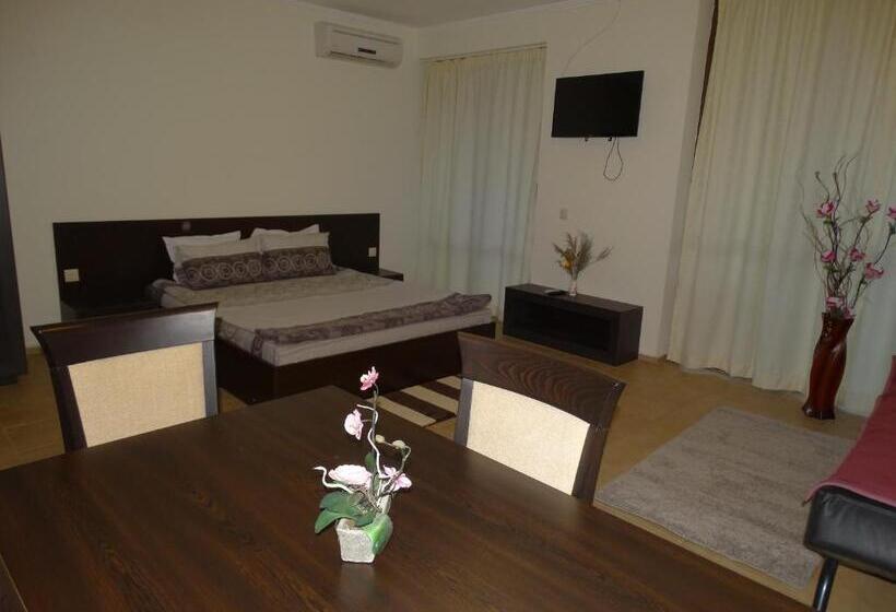 إستديو قياسى مطل على الحديقة, Chateau Del Marina Apart Complex
