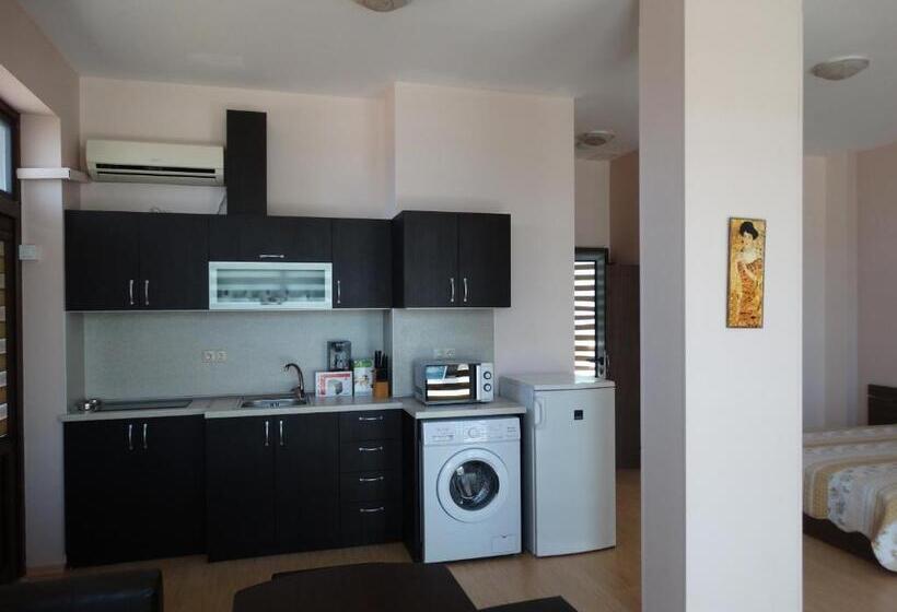 إستديو قياسى مطل على الحديقة, Chateau Del Marina Apart Complex