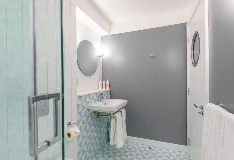 Номер Стандарт, Room2 Southampton Hometel