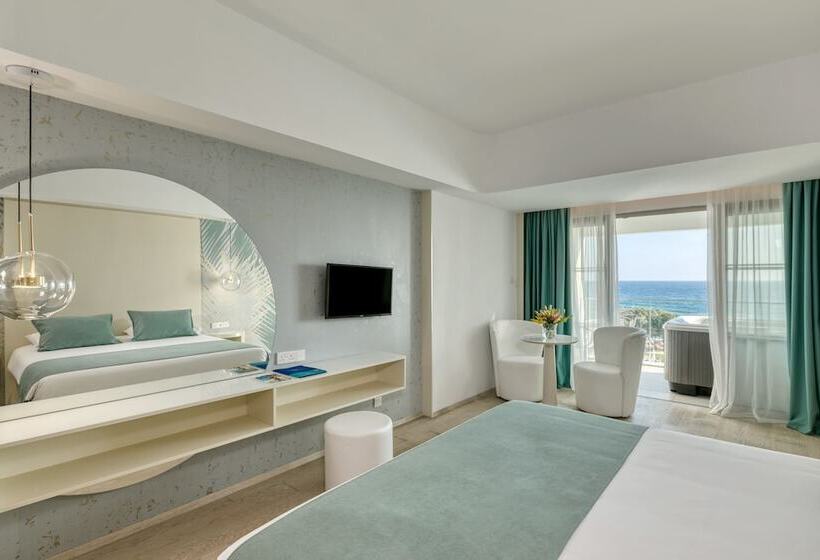 سوییت جونیور با چشم‌انداز دریا, Ivi Mare   Designed For Adults By Louis Hotels