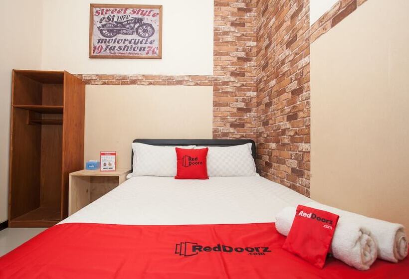 Номер Стандарт, Reddoorz Near Stasiun Kota Baru Malang