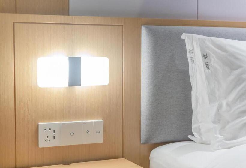 디럭스 룸 킹사이즈 침대, Holiday Inn Express Ya An City Center By Ihg