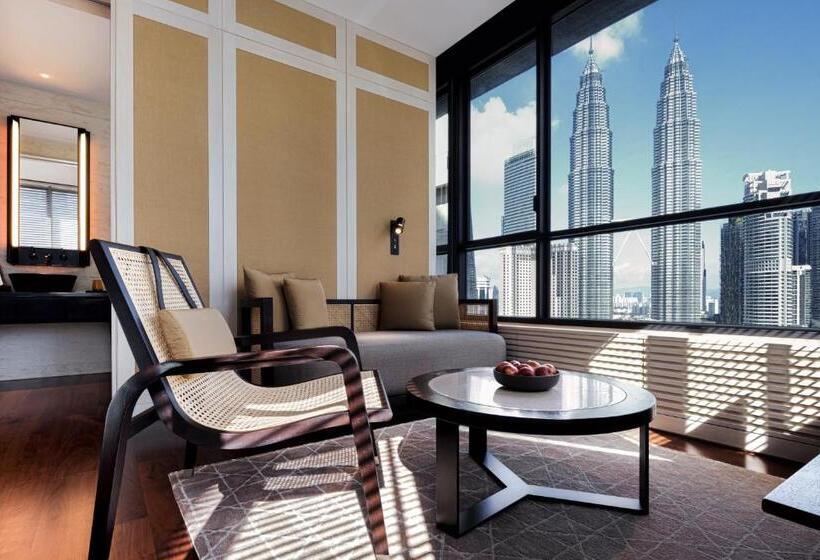 سوئیت دولوکس با چشم‌انداز, The Ruma Hotel And Residences
